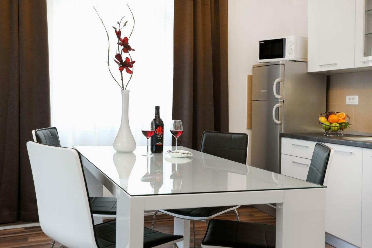 Marton & Martinis Superior - Spacious One-room - Excellent Location Within Walking Distance Of Diocletian's Palace And Bacvice - The Restaurants Within Walking Distance - Buralux Appartement Split