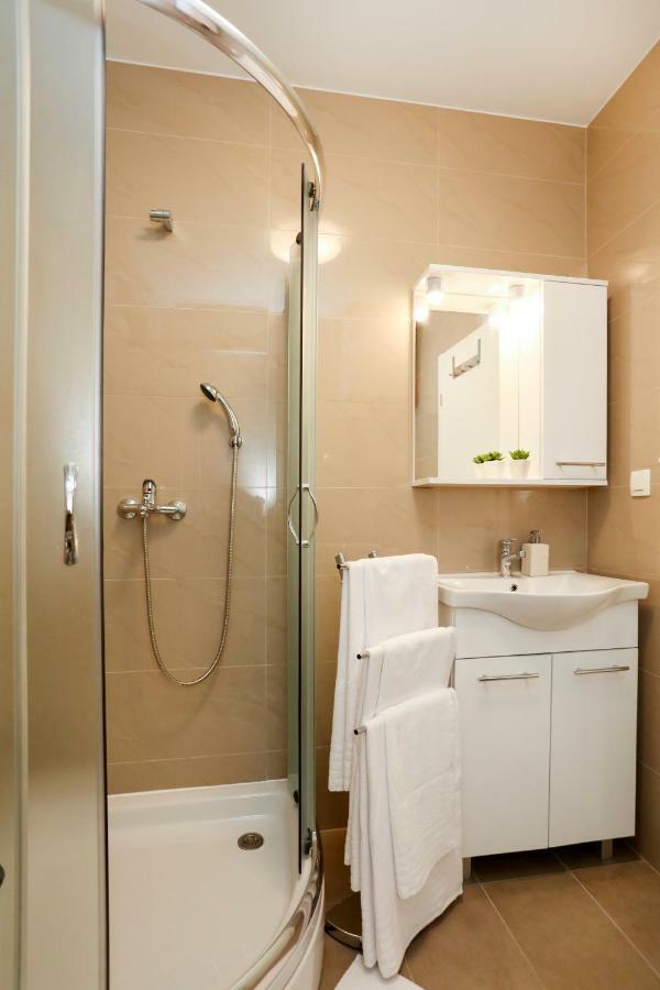Marton & Martinis Superior - Spacious One-room - Excellent Location Within Walking Distance Of Diocletian's Palace And Bacvice - The Restaurants Within Walking Distance - Buralux