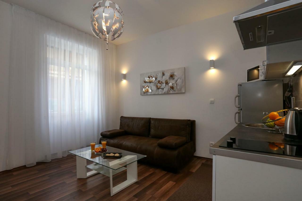 Marton & Martinis Superior - Spacious One-room - Excellent Location Within Walking Distance Of Diocletian's Palace And Bacvice - The Restaurants Within Walking Distance - Buralux