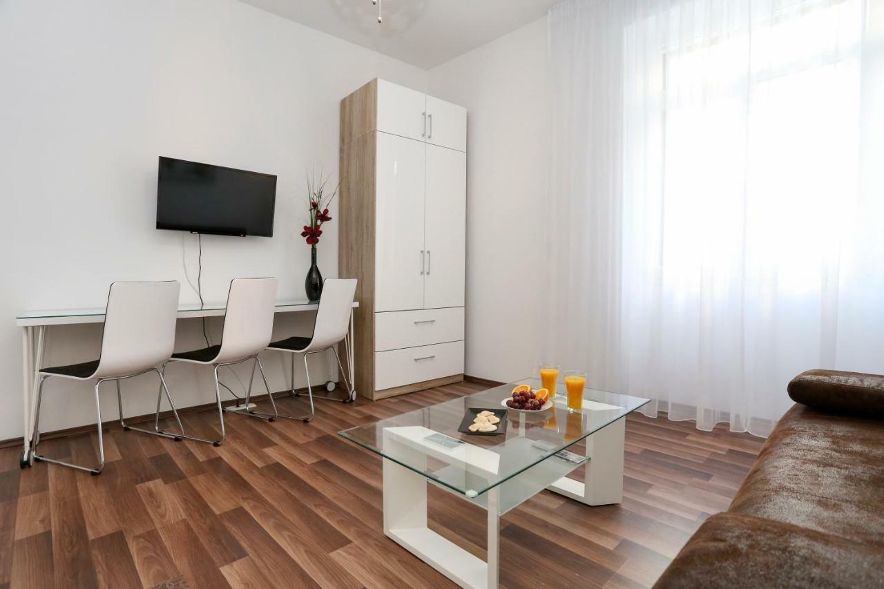 Marton & Martinis Superior - Spacious One-room - Excellent Location Within Walking Distance Of Diocletian's Palace And Bacvice - The Restaurants Within Walking Distance - Buralux Appartement Split
