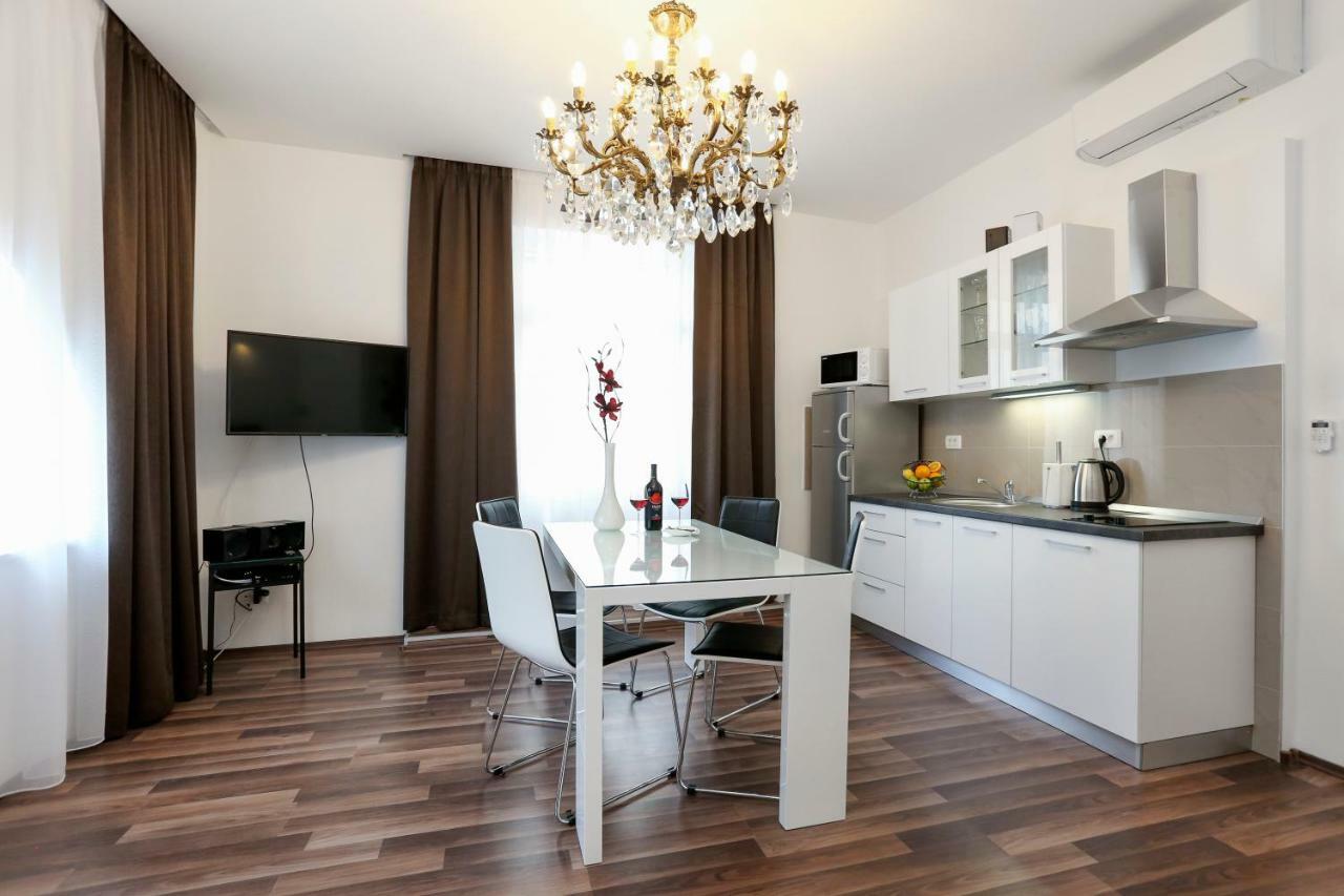 Marton & Martinis Superior - Spacious One-room - Excellent Location Within Walking Distance Of Diocletian's Palace And Bacvice - The Restaurants Within Walking Distance - Buralux Split