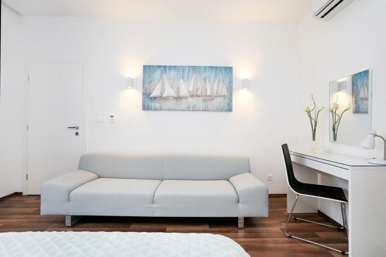 Marton & Martinis Superior - Spacious One-room - Excellent Location Within Walking Distance Of Diocletian's Palace And Bacvice - The Restaurants Within Walking Distance - Buralux