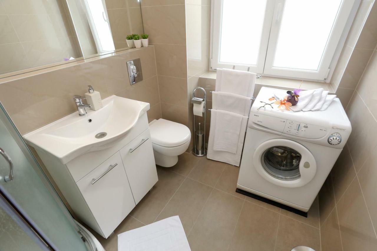 Marton & Martinis Superior - Spacious One-room - Excellent Location Within Walking Distance Of Diocletian's Palace And Bacvice - The Restaurants Within Walking Distance - Buralux Appartement *