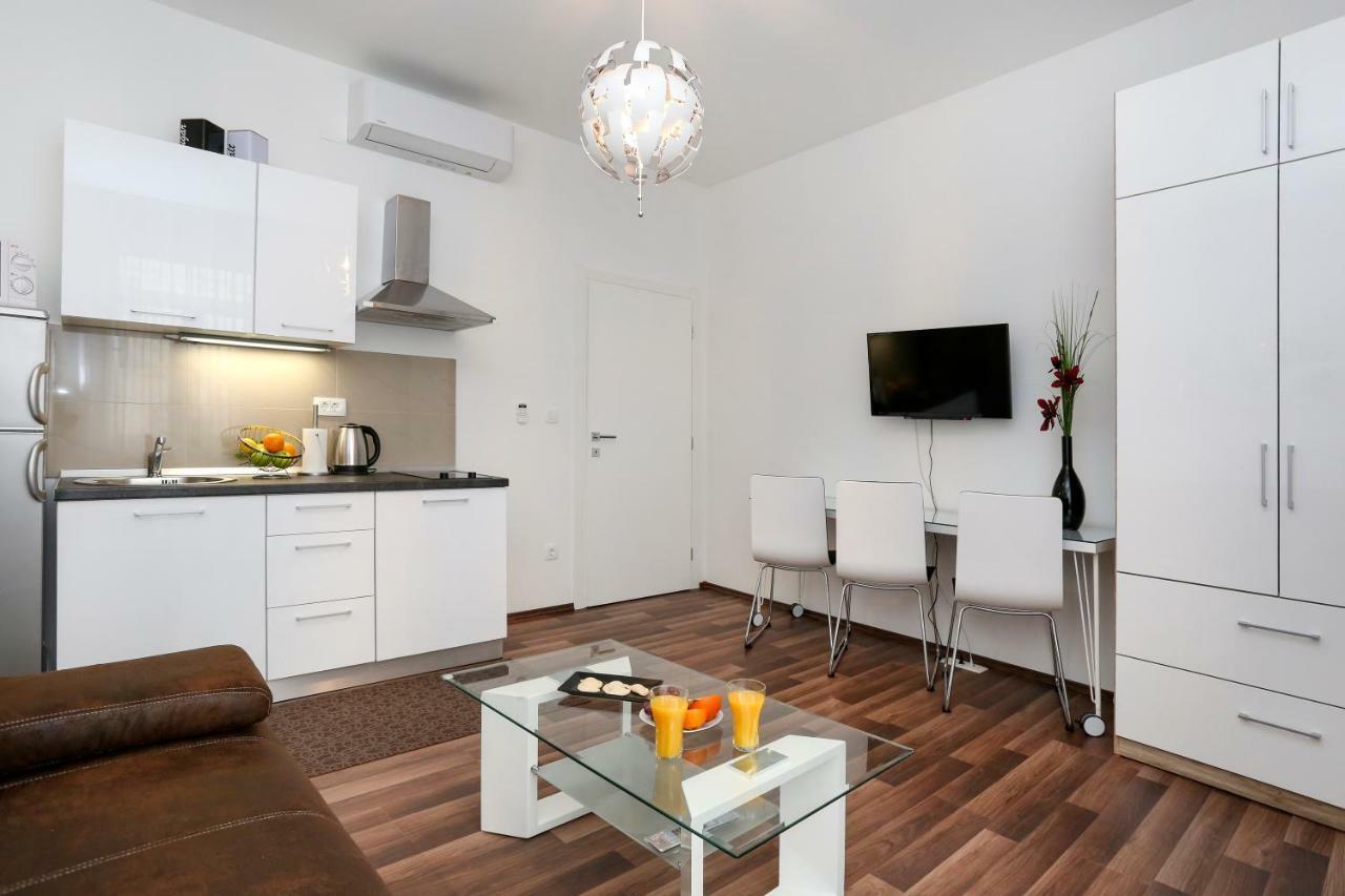 Marton & Martinis Superior - Spacious One-room - Excellent Location Within Walking Distance Of Diocletian's Palace And Bacvice - The Restaurants Within Walking Distance - Buralux Split