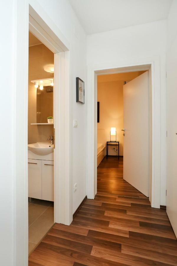 Marton & Martinis Superior - Spacious One-room - Excellent Location Within Walking Distance Of Diocletian's Palace And Bacvice - The Restaurants Within Walking Distance - Buralux Appartement *
