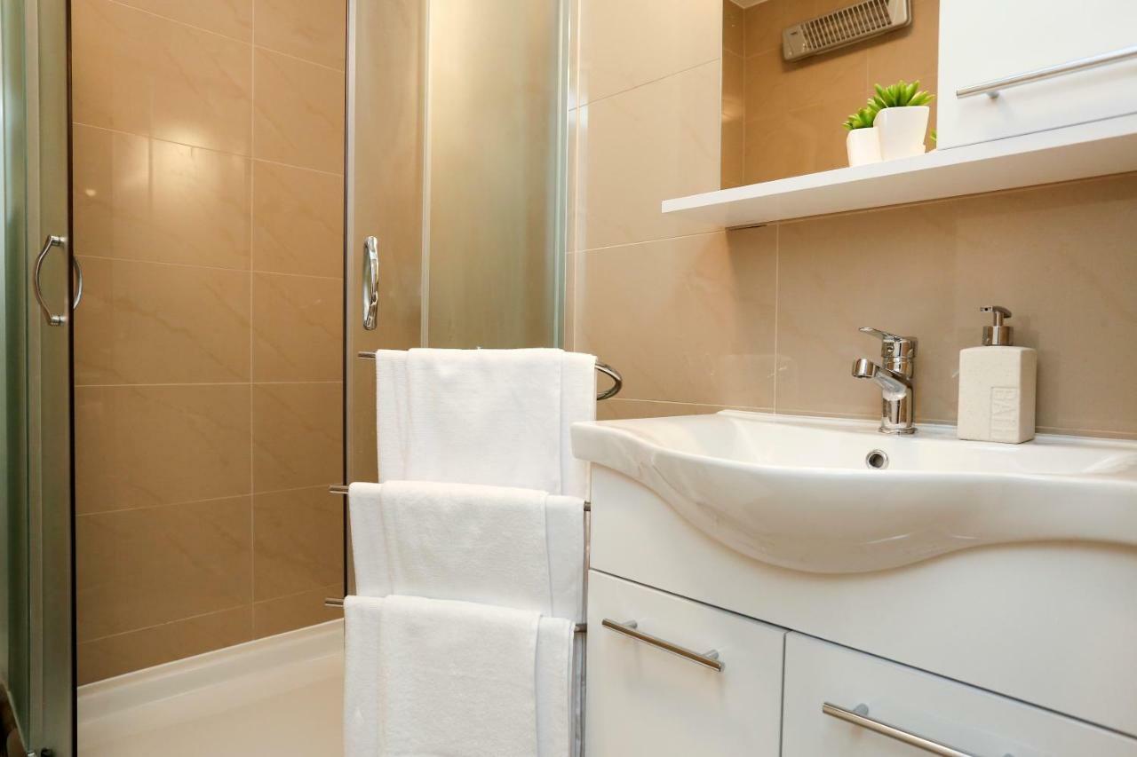 Marton & Martinis Superior - Spacious One-room - Excellent Location Within Walking Distance Of Diocletian's Palace And Bacvice - The Restaurants Within Walking Distance - Buralux