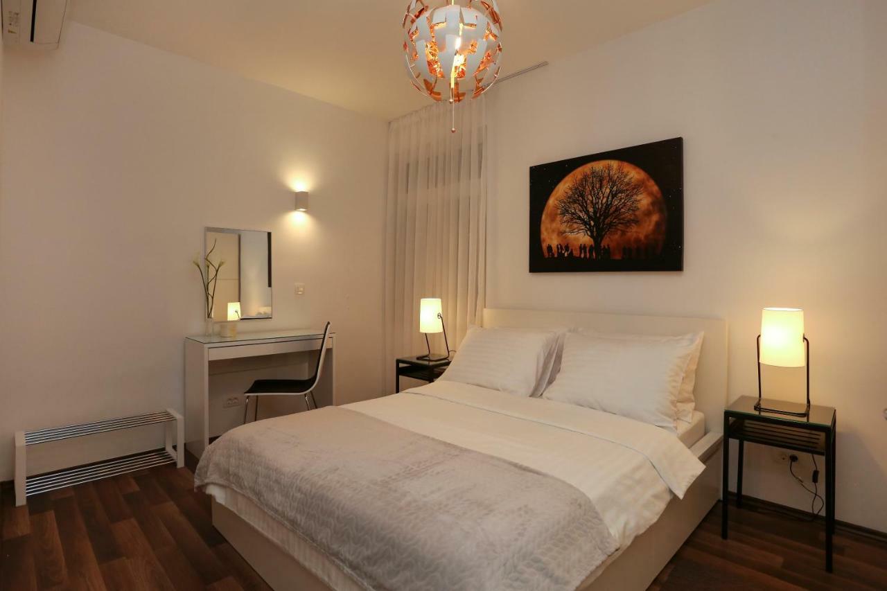 Marton & Martinis Superior - Spacious One-room - Excellent Location Within Walking Distance Of Diocletian's Palace And Bacvice - The Restaurants Within Walking Distance - Buralux