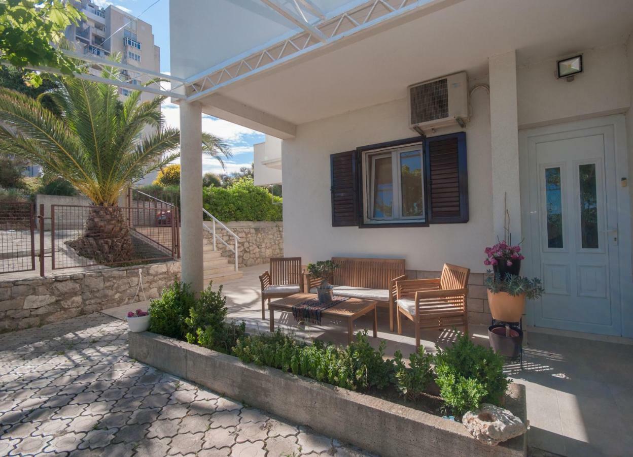 Raquil Apartment *