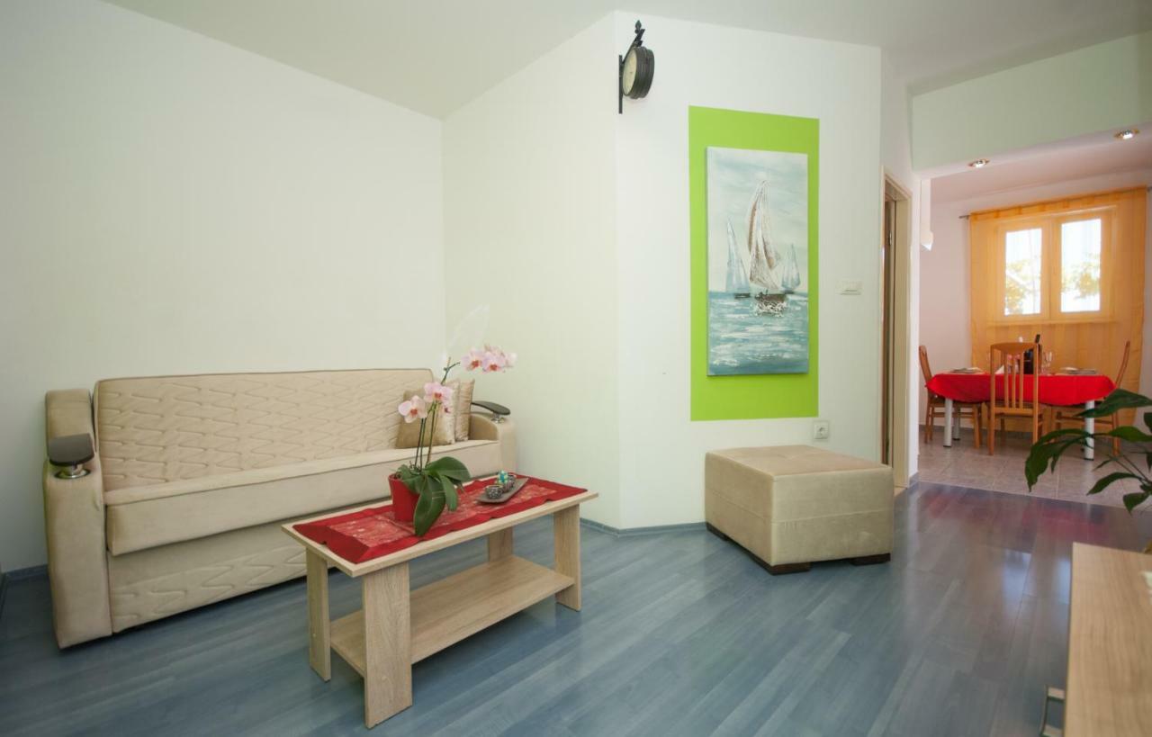 Raquil Apartment Split