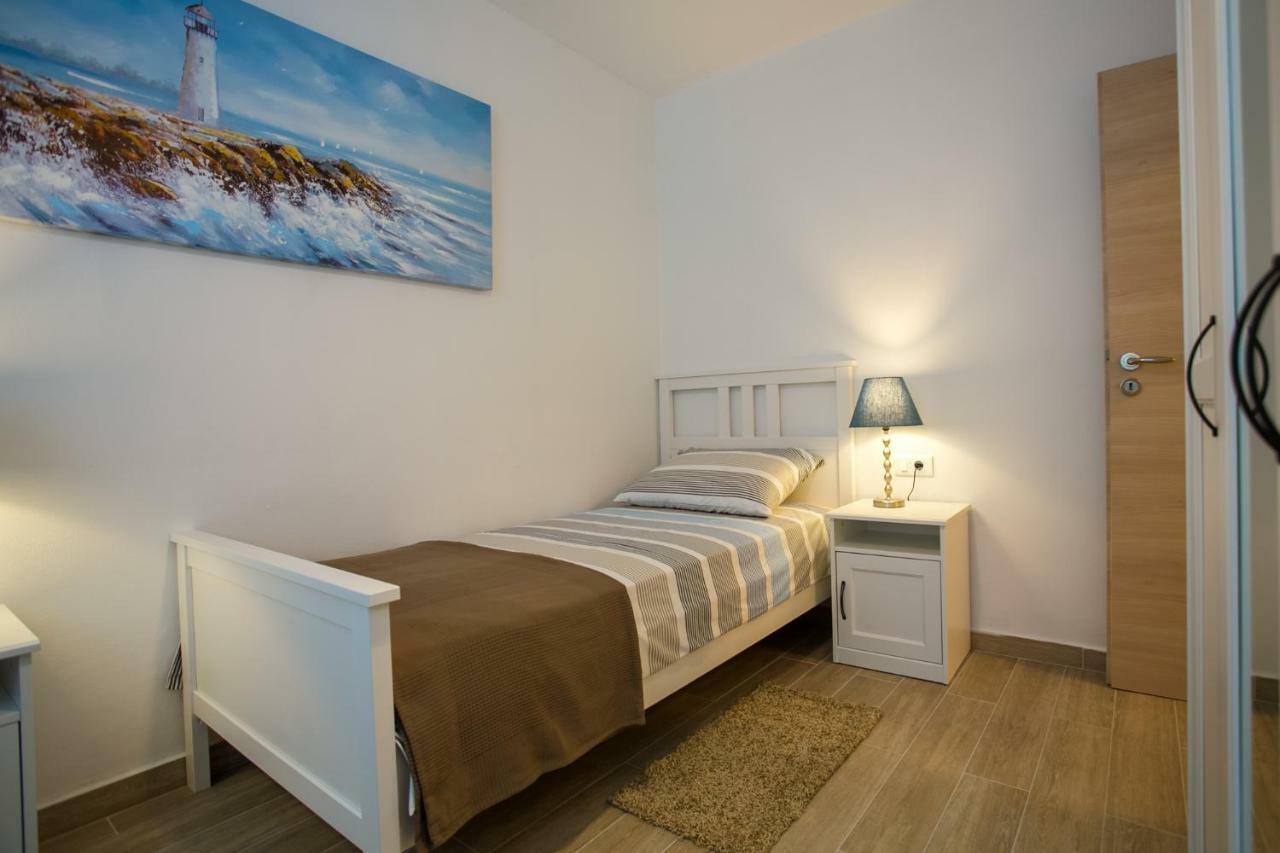 Cozy Coastal Gama *