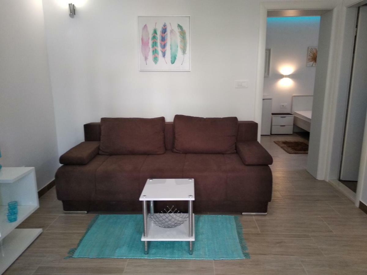 Nives In The Center - Free Parking Apartamento