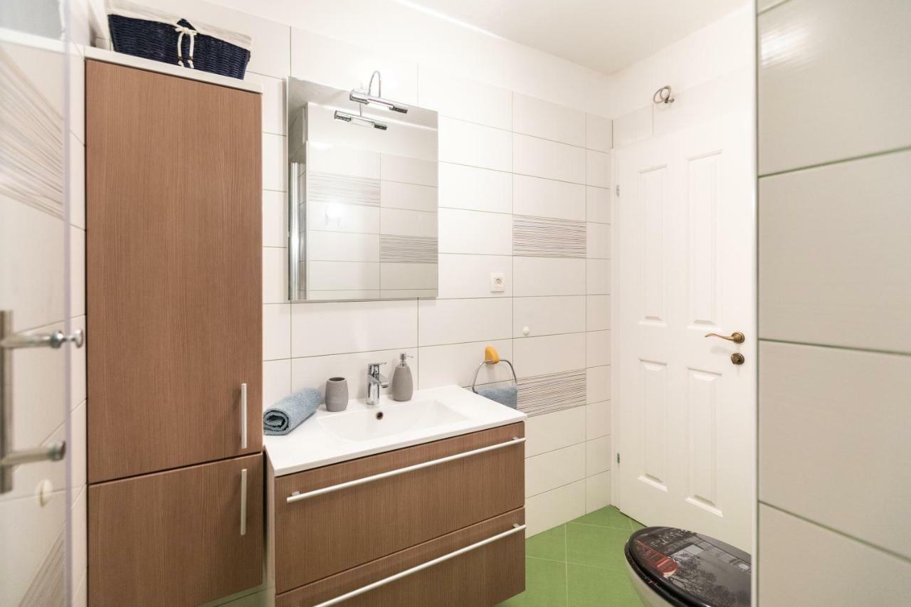 Martha Apartment Split