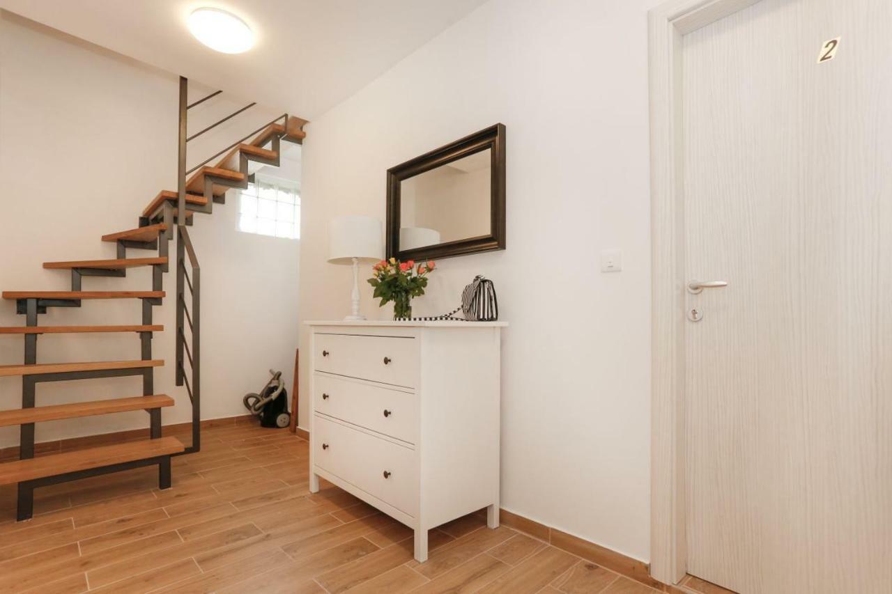 And Stone House Apartment Split