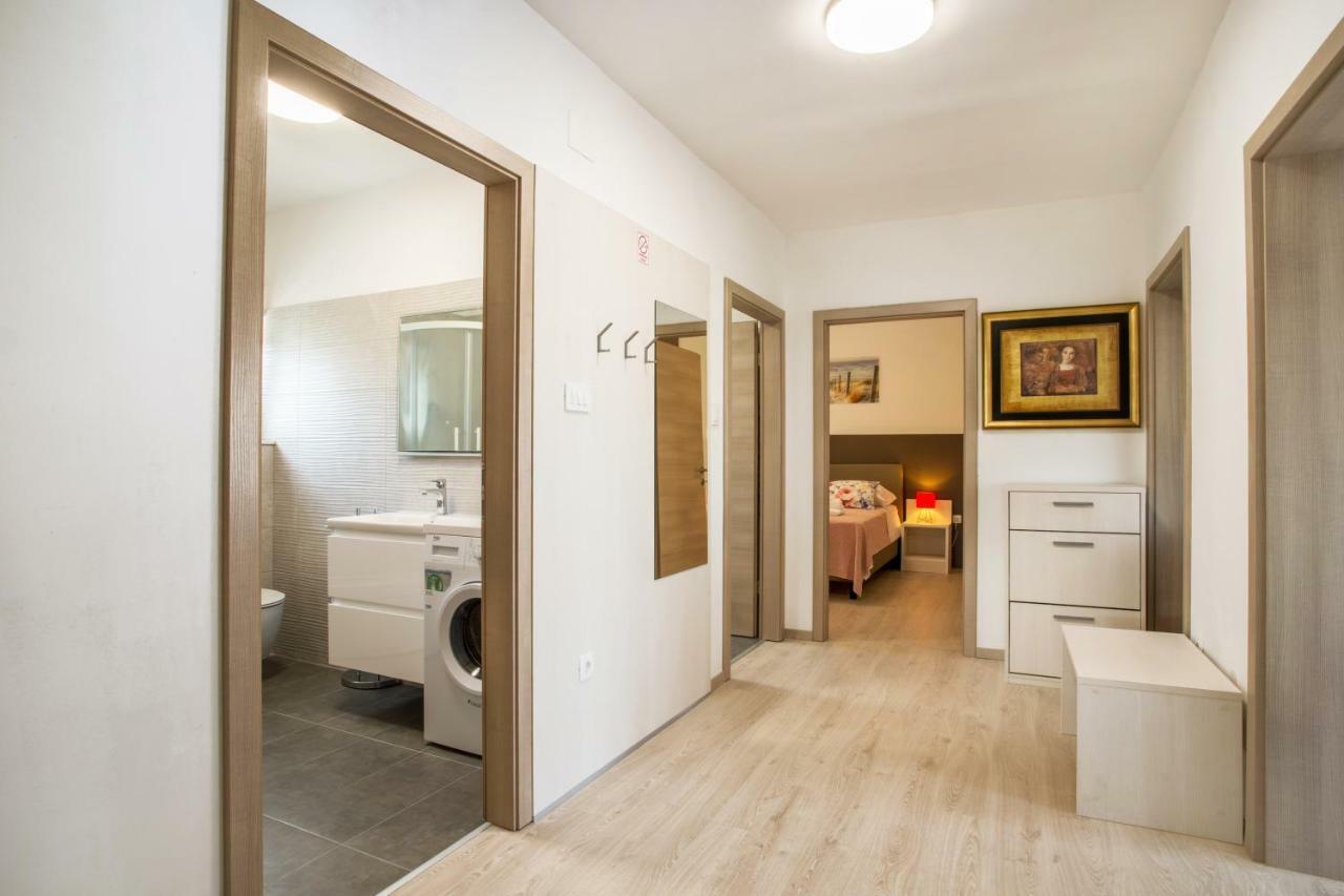 Ac With 2 Bedrooms And 2 Bathrooms-free Private Parking Apartment Split