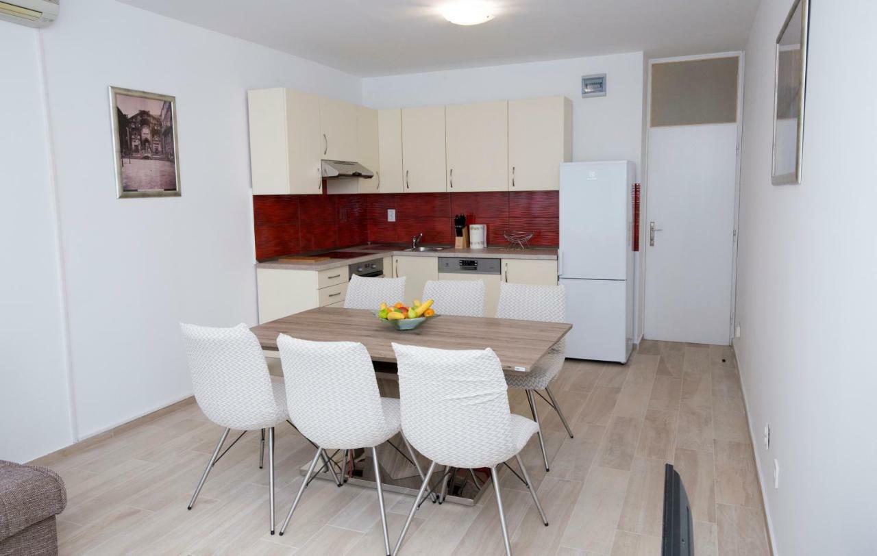 Put Plokita Smilja Apartment Split
