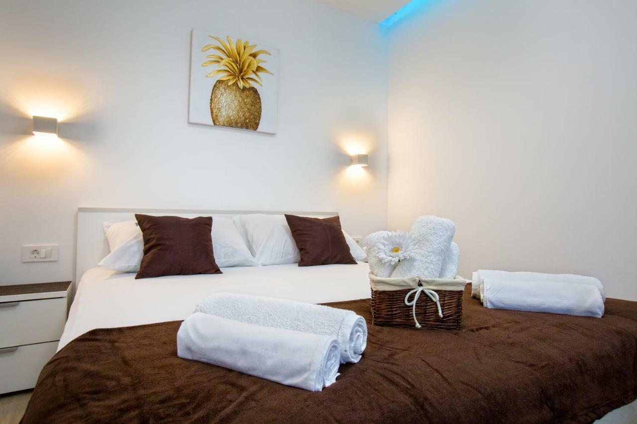 Nives In The Center - Free Parking Apartamento