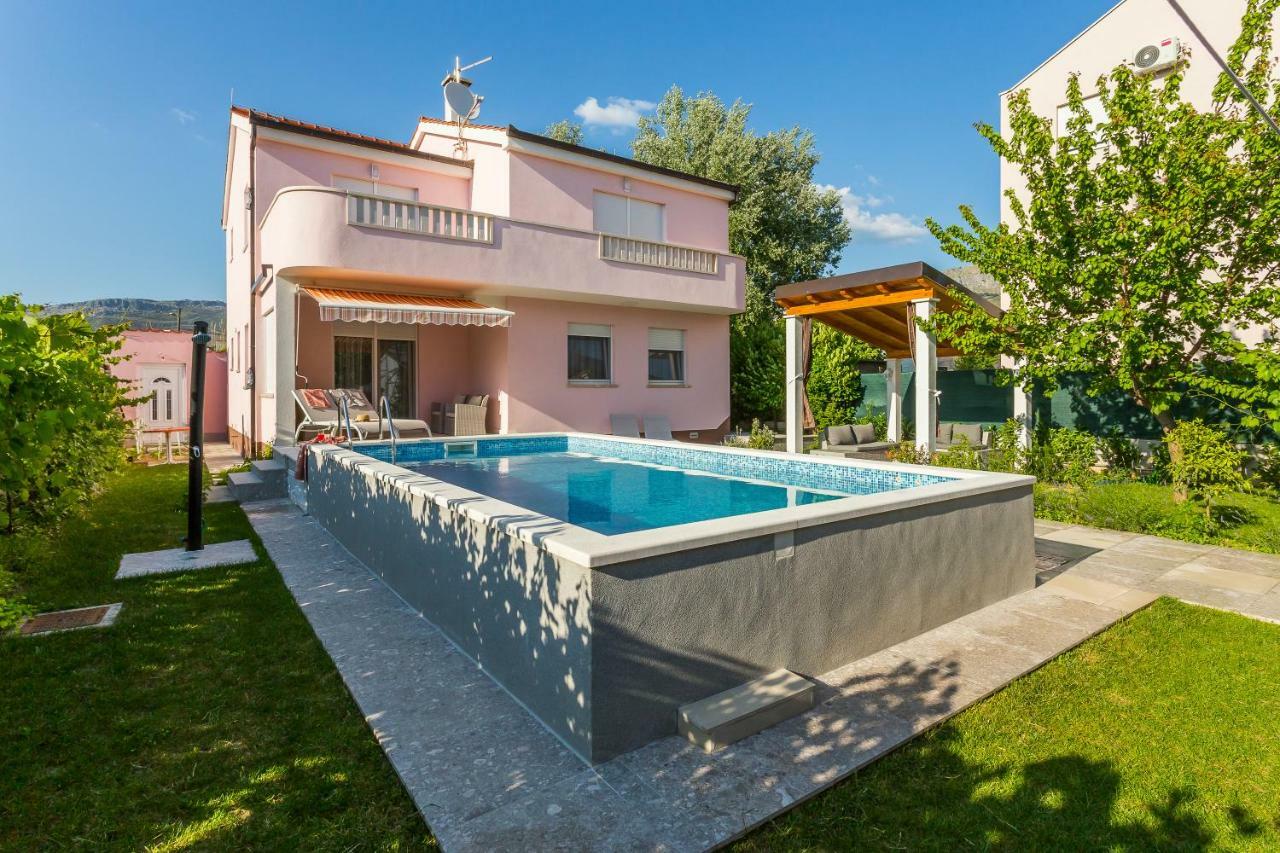 Sweet Marija With Heated Pool Villa