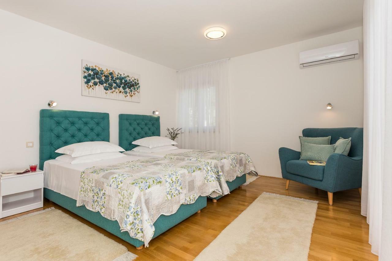 Sweet Marija With Heated Pool Villa *
