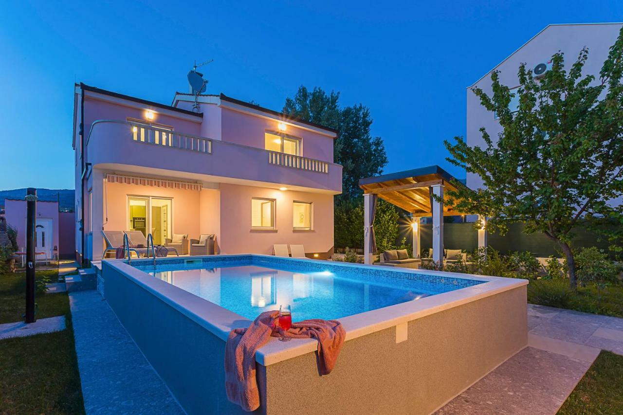 Sweet Marija With Heated Pool Villa *