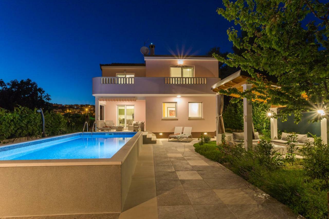 Sweet Marija With Heated Pool Villa
