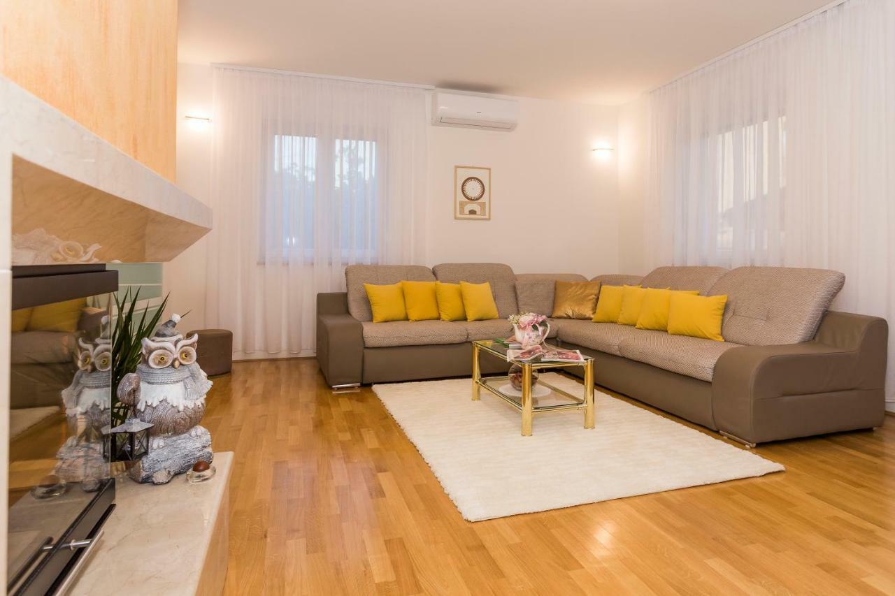 Villa Sweet Marija With Heated Pool Split