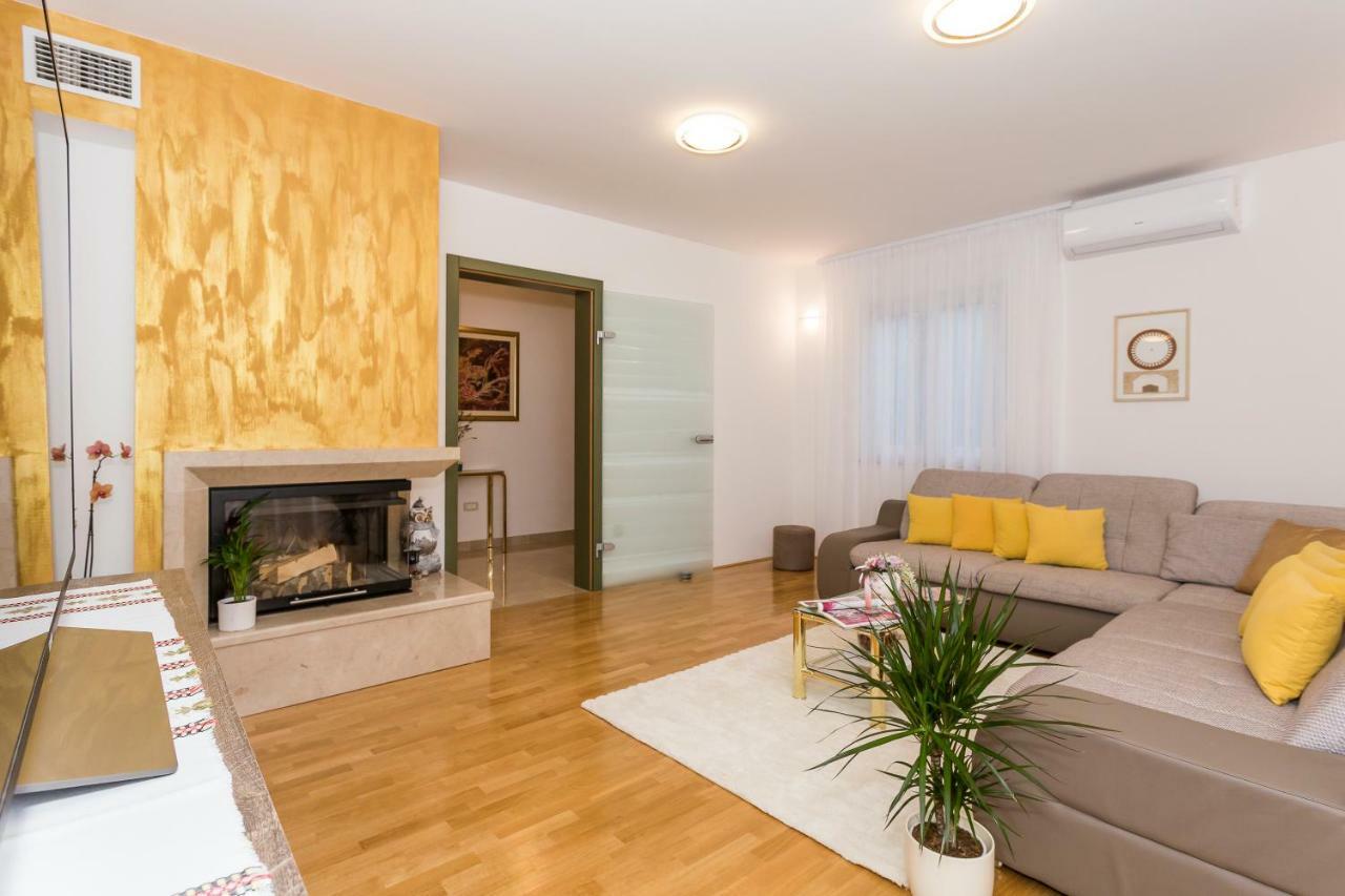 Villa Sweet Marija With Heated Pool Split