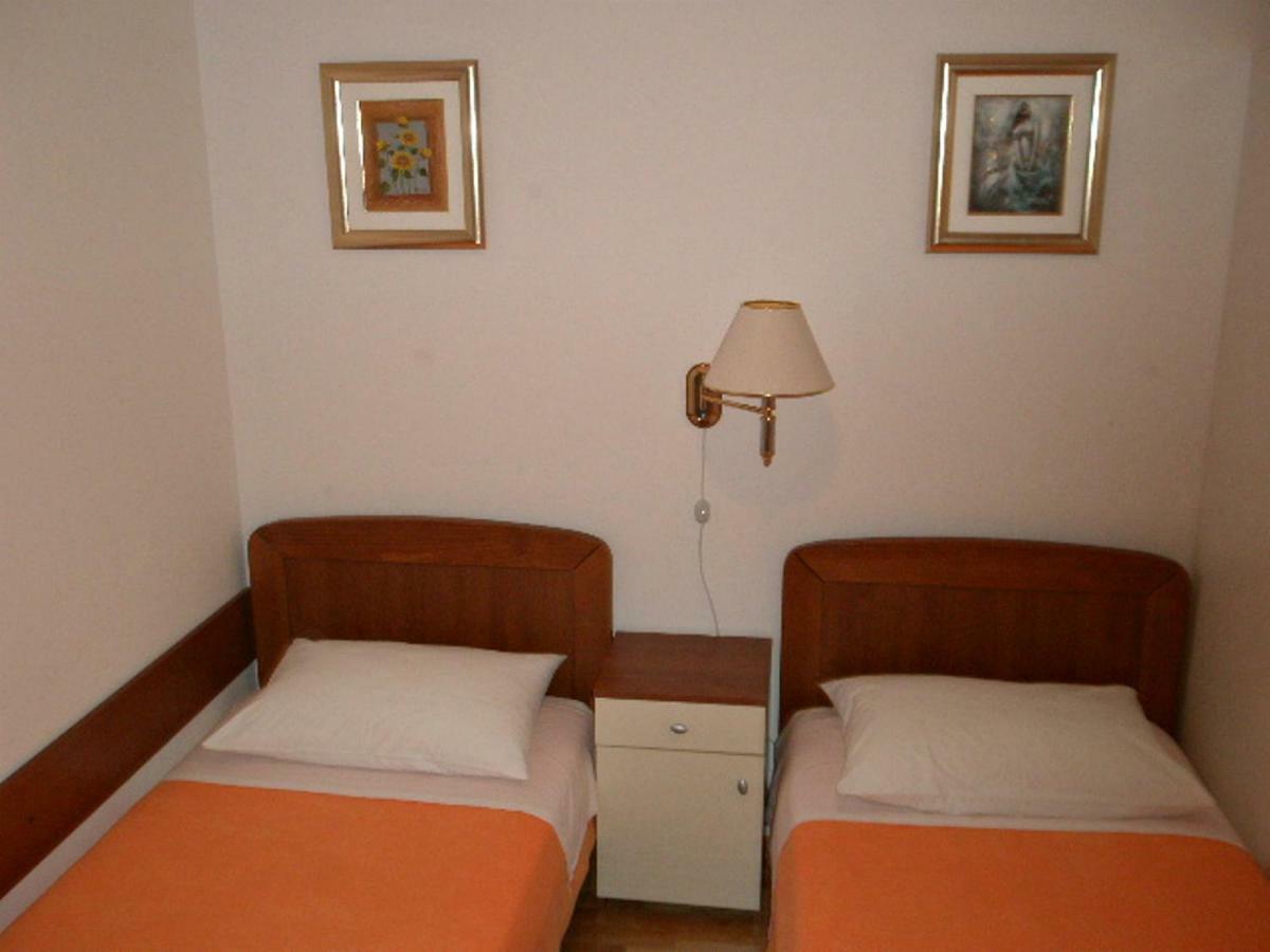 Guest house Znjan 3*