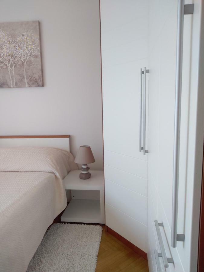 Apartment Sealight *