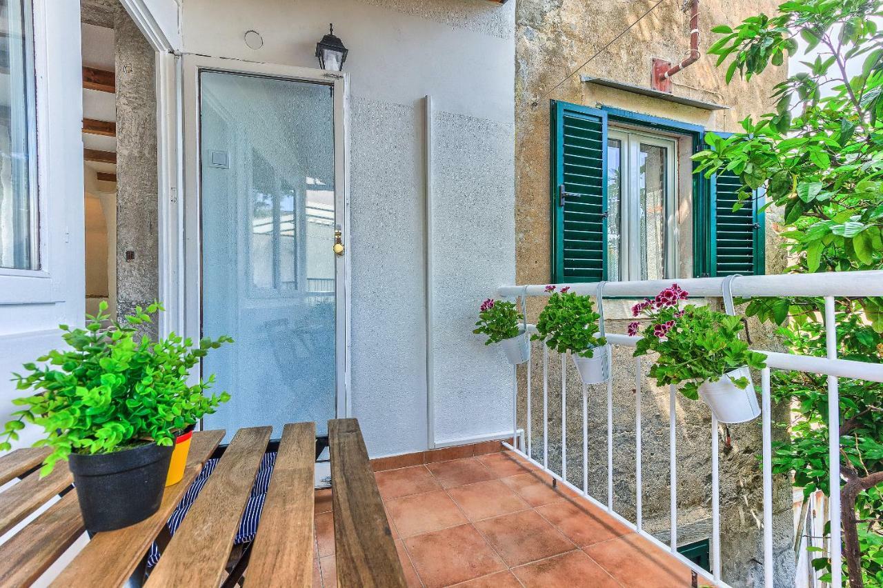 With Balcony Apartment Split