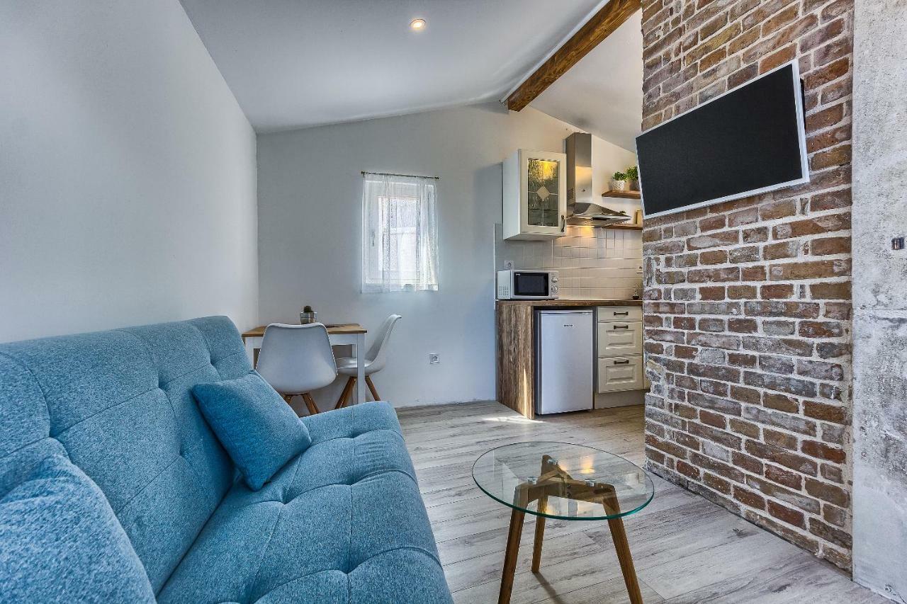 With Balcony Apartment Split