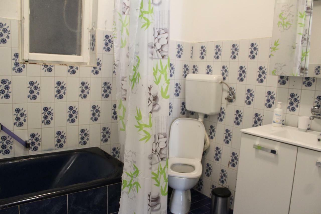 Cozy Mihaela With Balcony, Near Park Marjan & Old Town - Quiet Neighborhood Apartment *