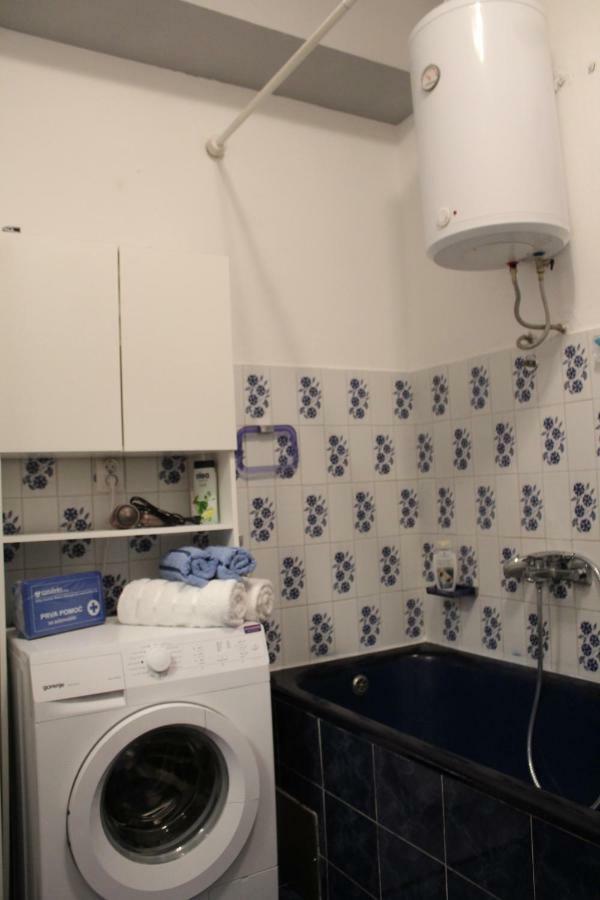 Apartment Cozy Mihaela With Balcony, Near Park Marjan & Old Town - Quiet Neighborhood *