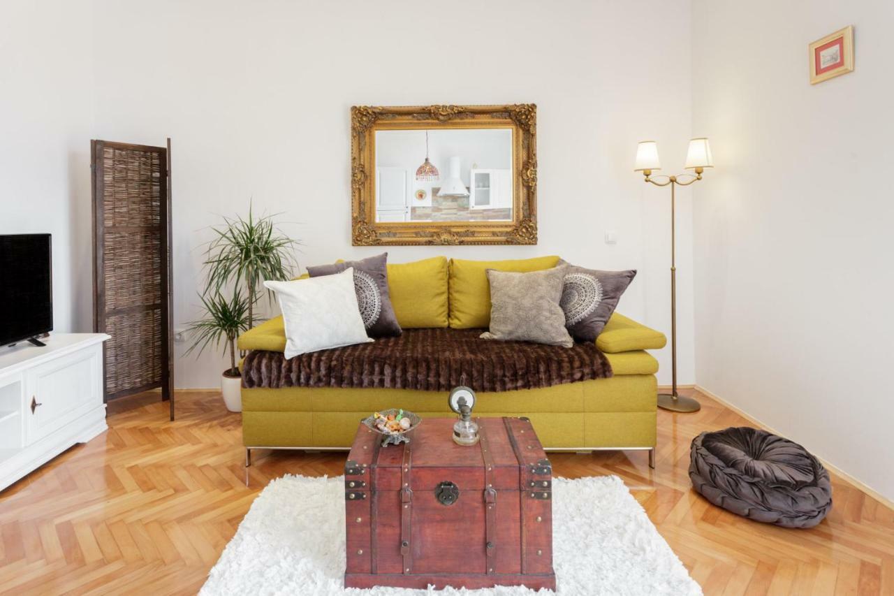 On The Coast-jere Apartment Split
