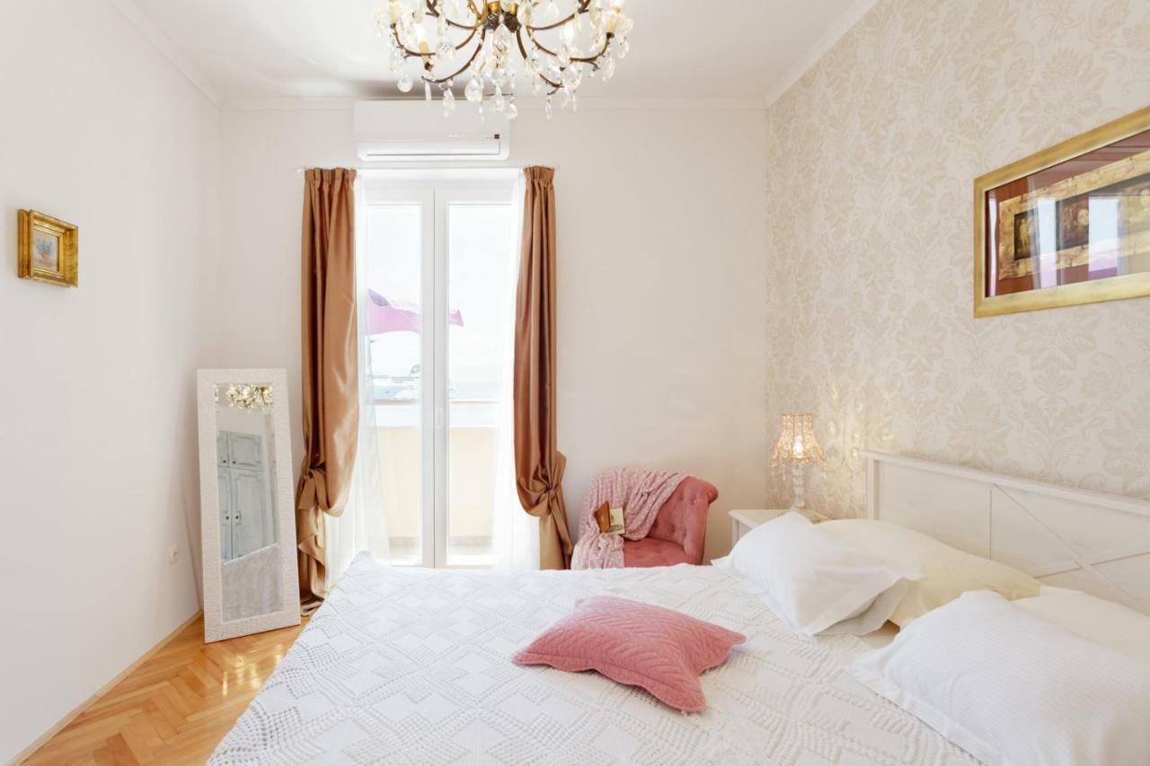 On The Coast-jere Apartment Split