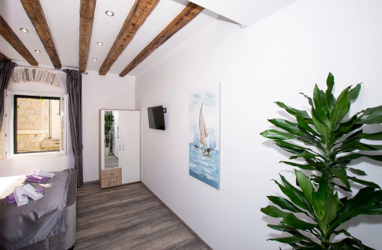Apartment L&a *