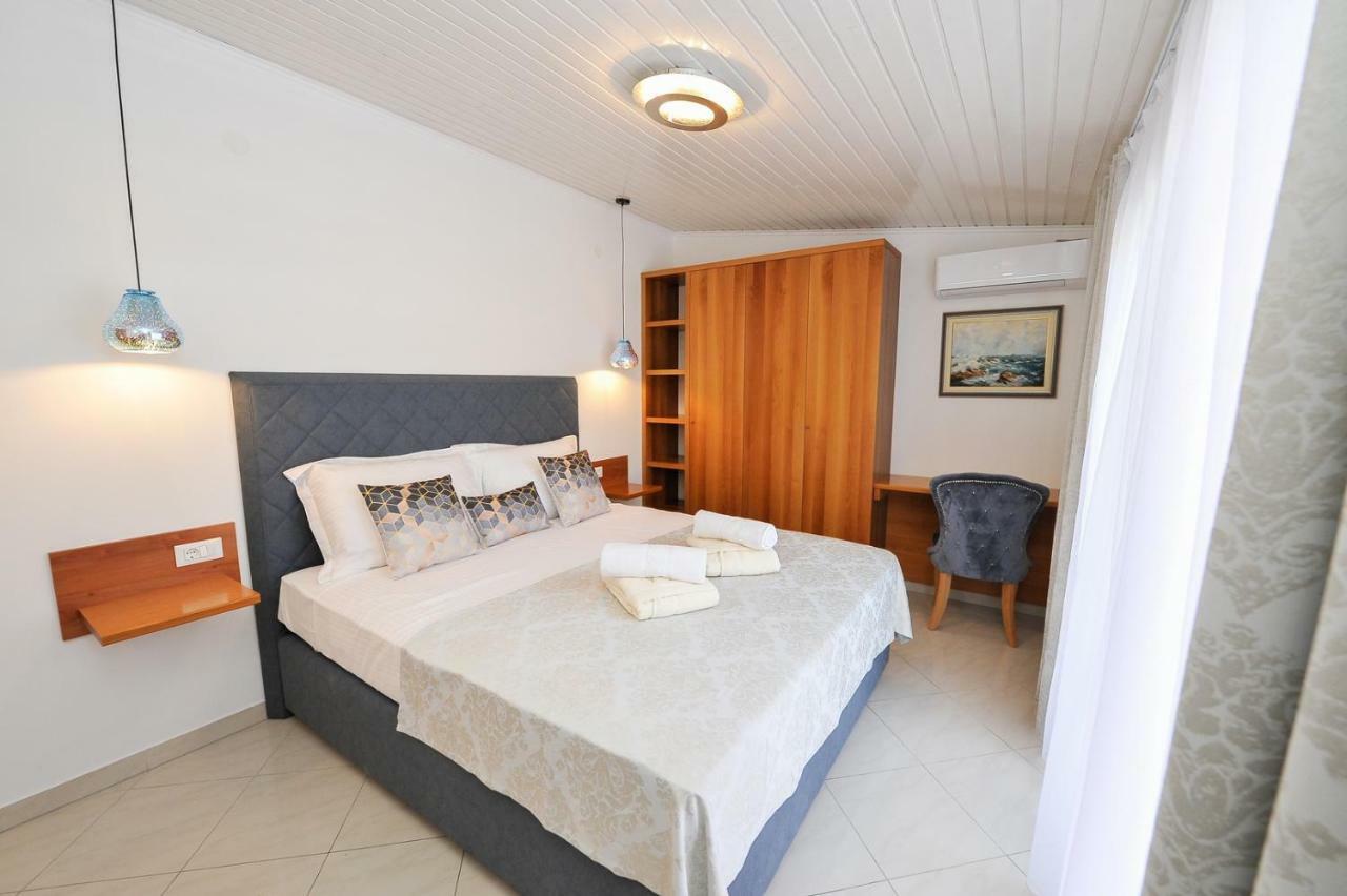 Private Oasis-villa Sandina Apartment