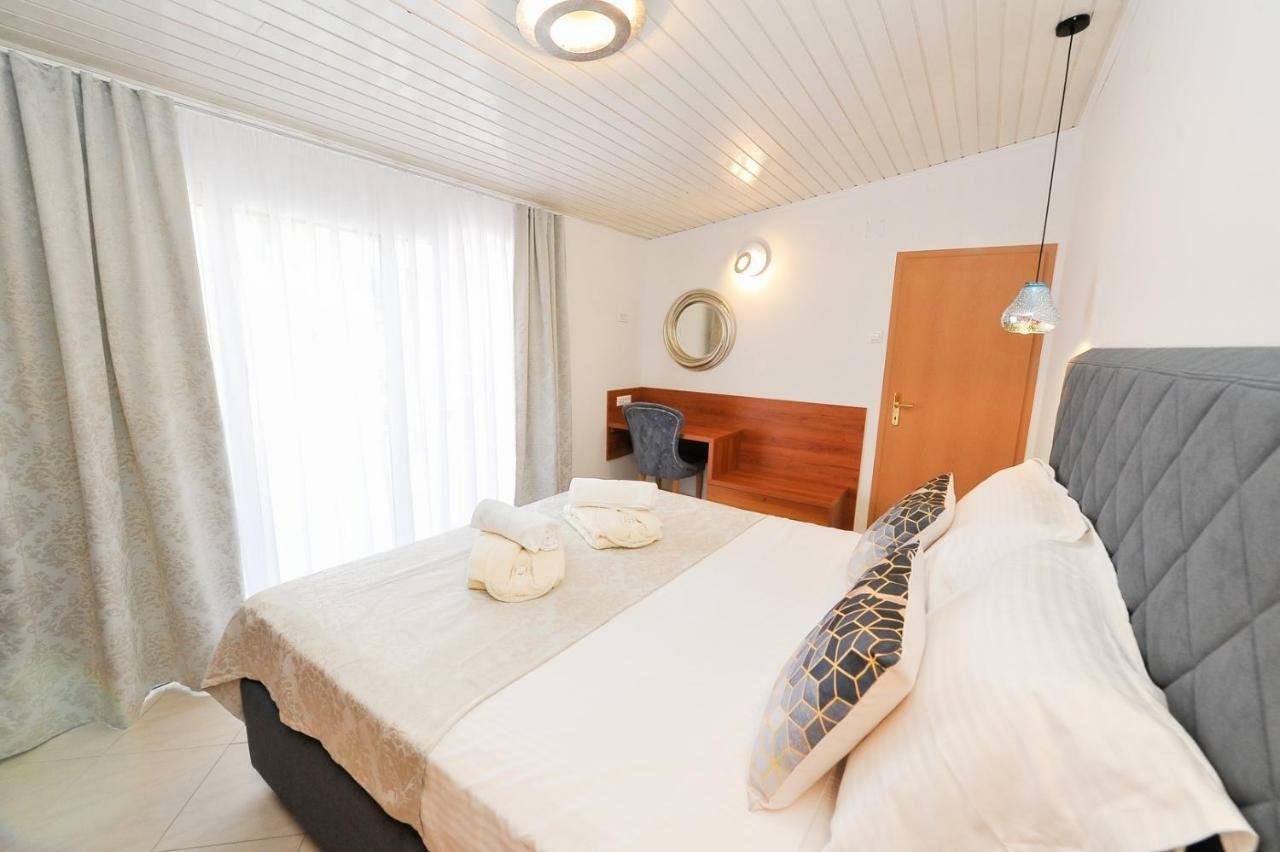 Private Oasis-villa Sandina Apartment