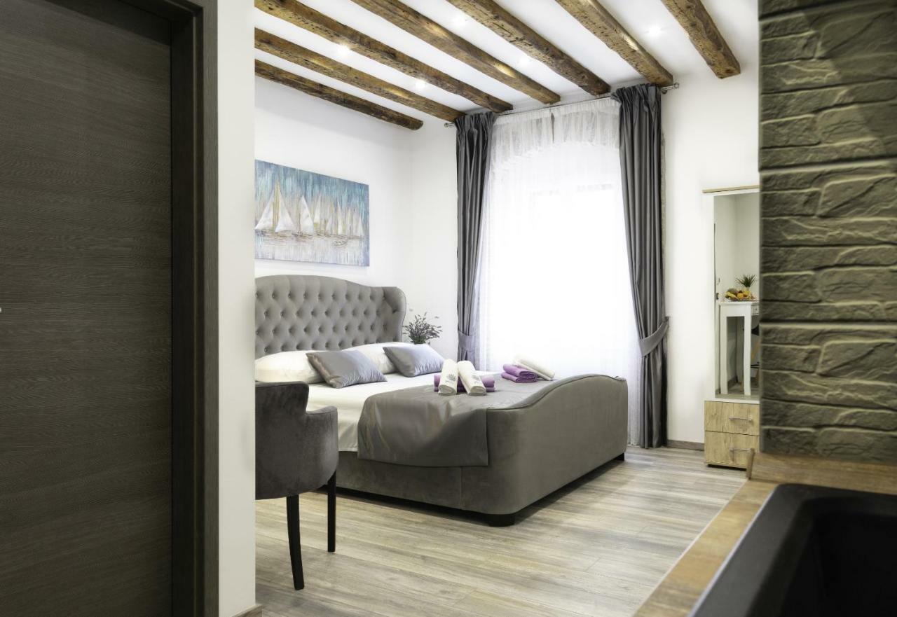 Apartment L&a