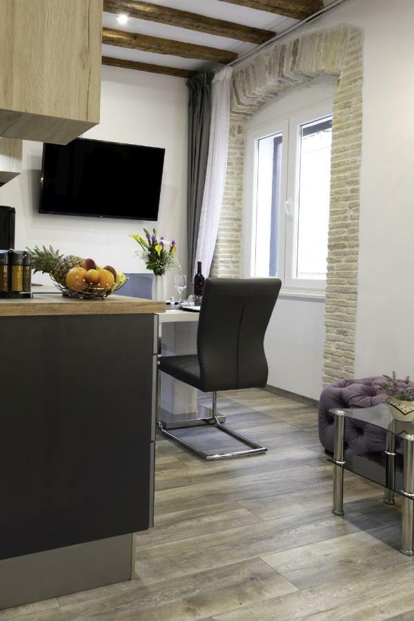 L&a Apartment Split