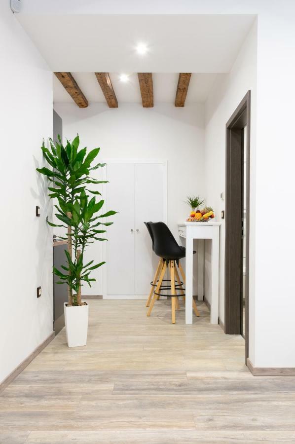 Apartment L&a