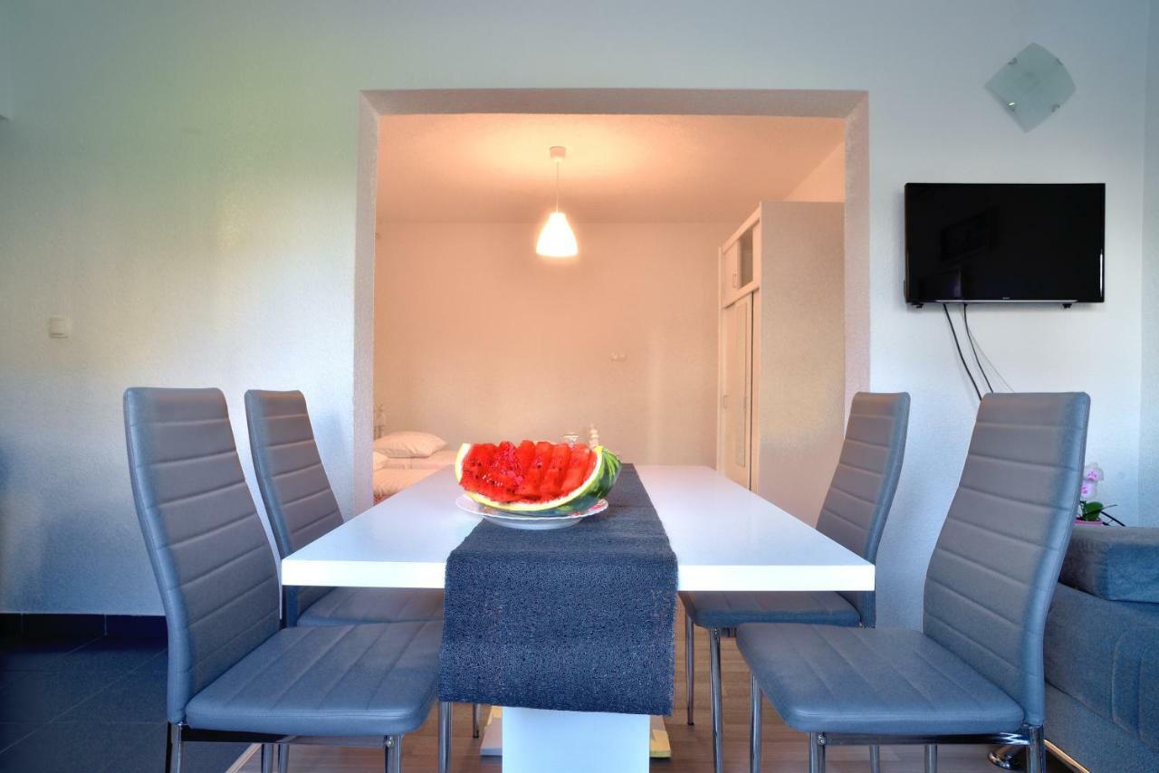Red Rose Appartement *
