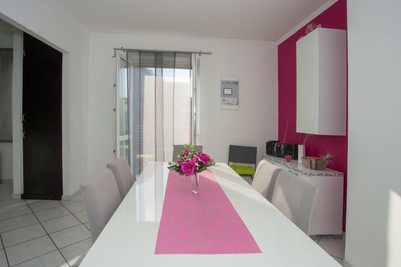 Apartment Apis *