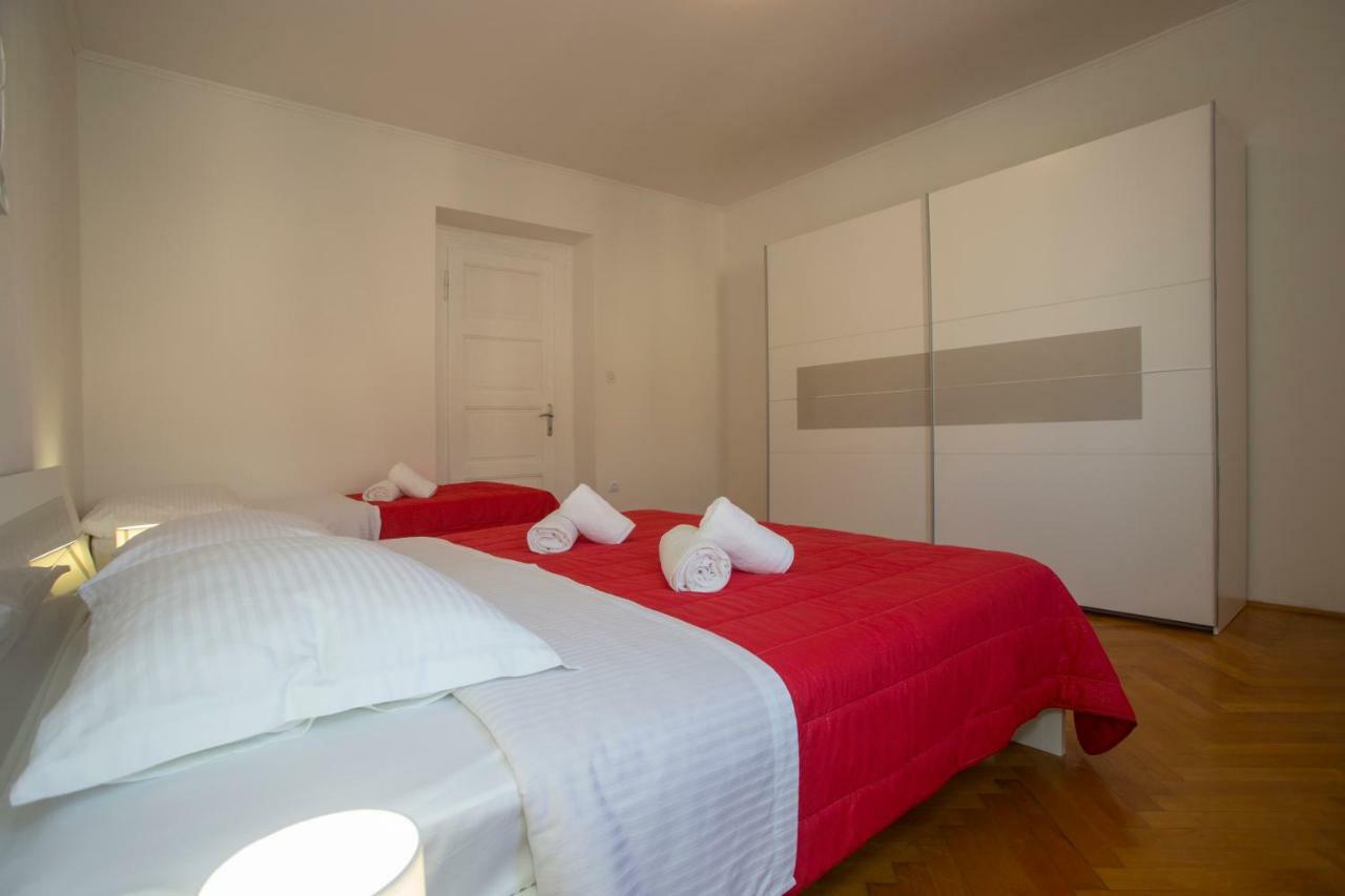 Apis Apartment