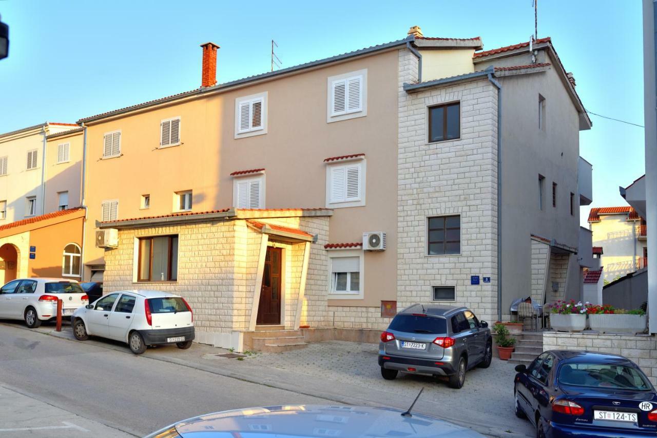 Red Rose Appartement *