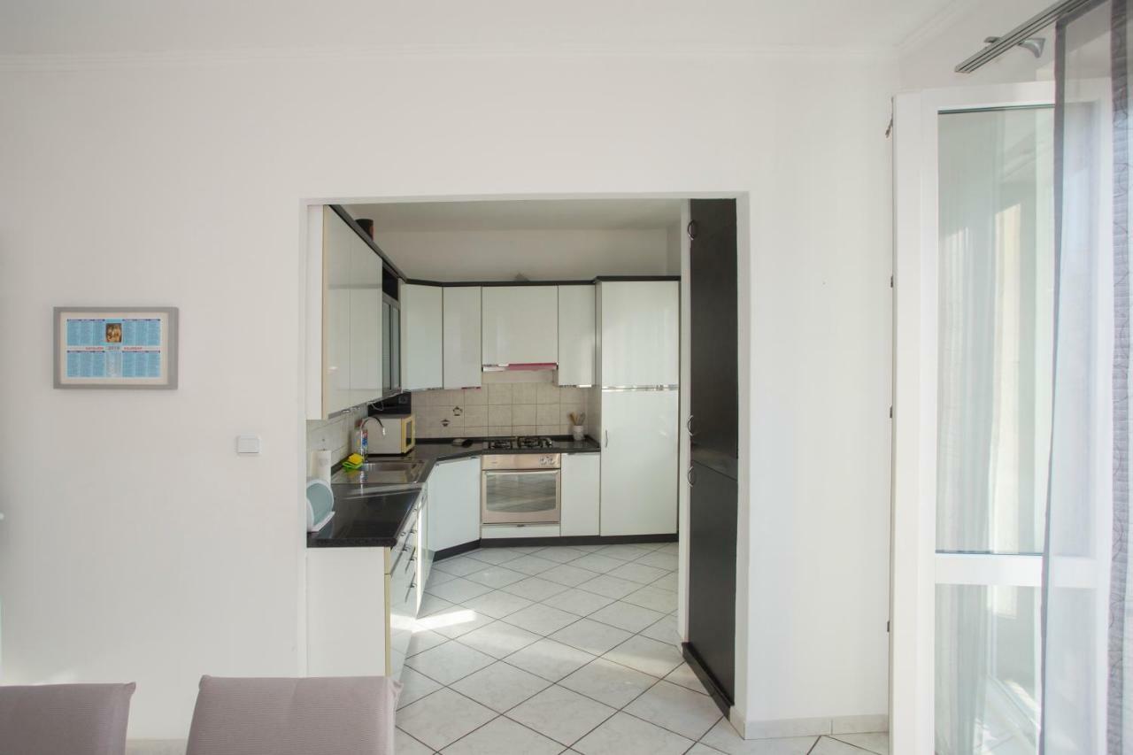 Apis Apartment