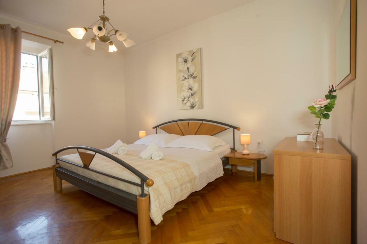 Apartment Apis