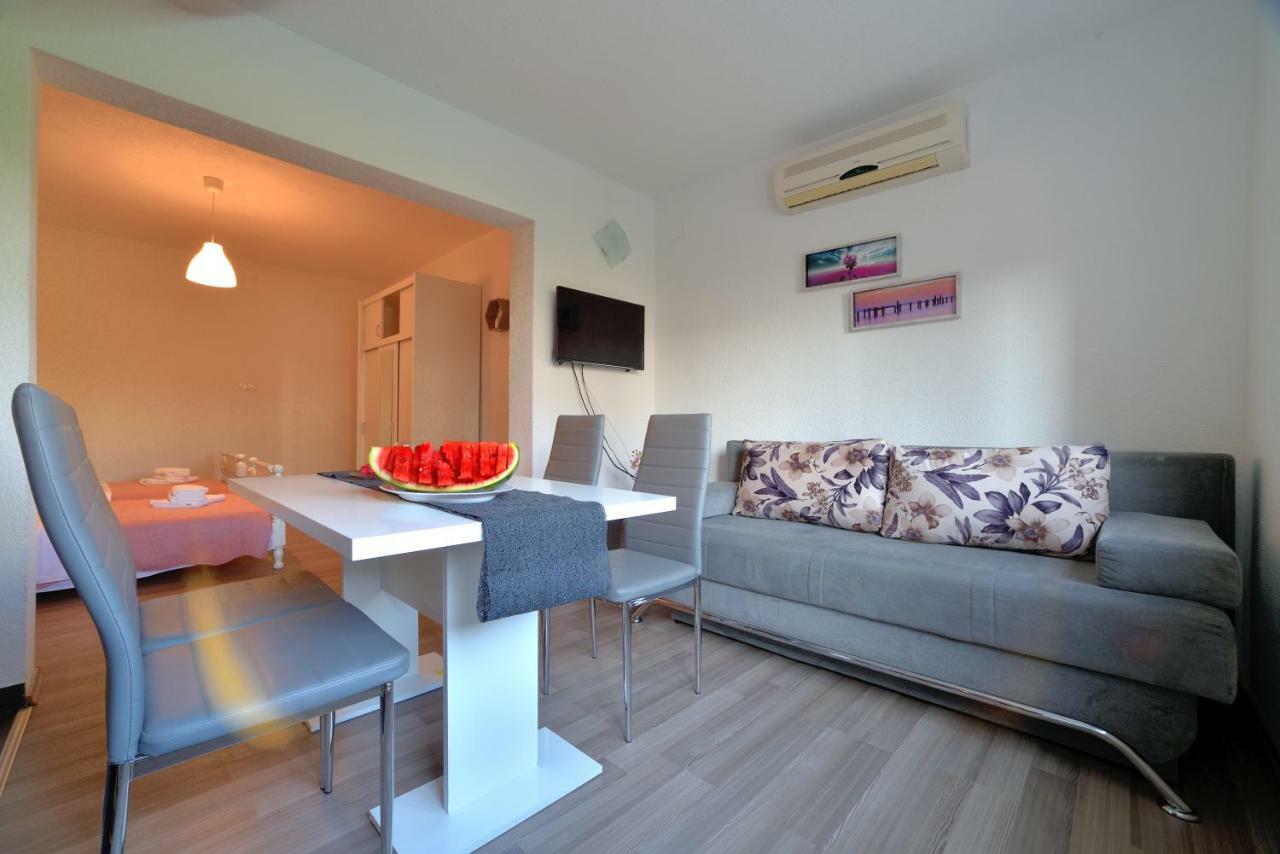 Red Rose Appartement *