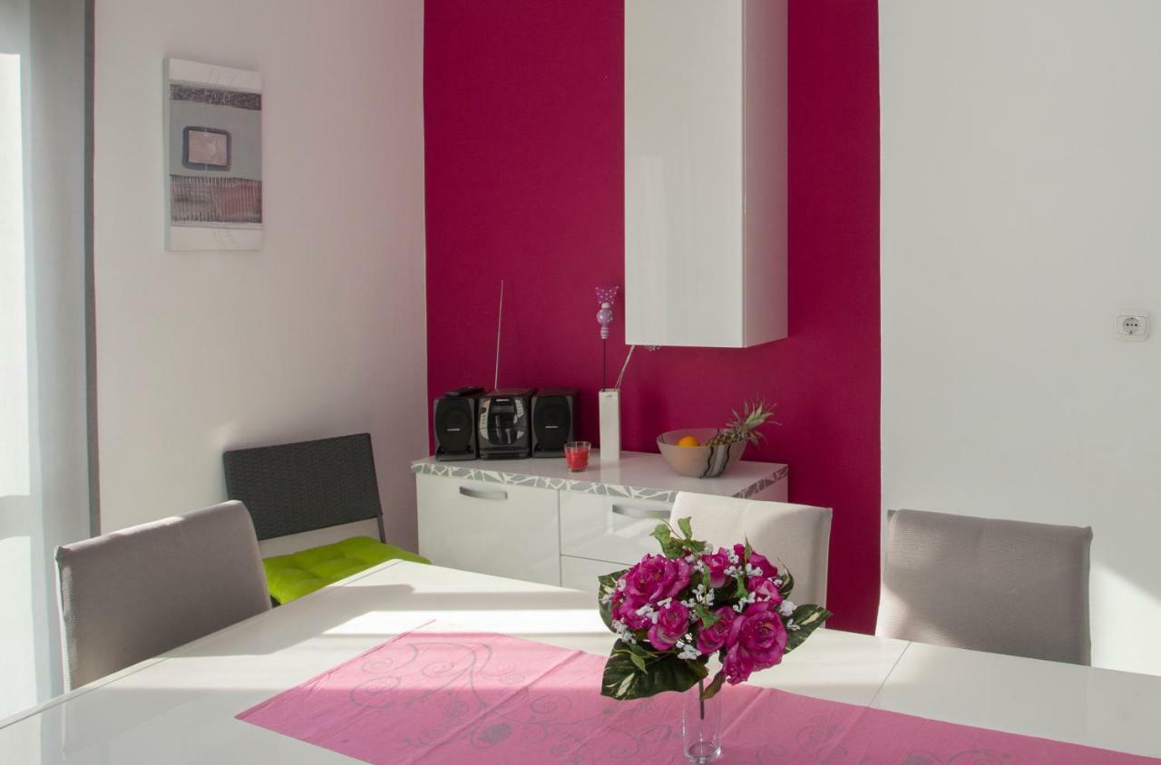Apis Apartment