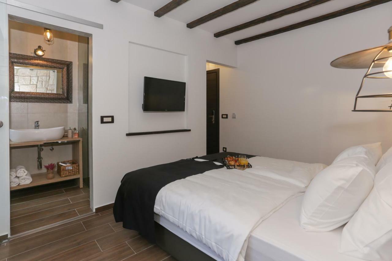 Luxury Dino Guest house