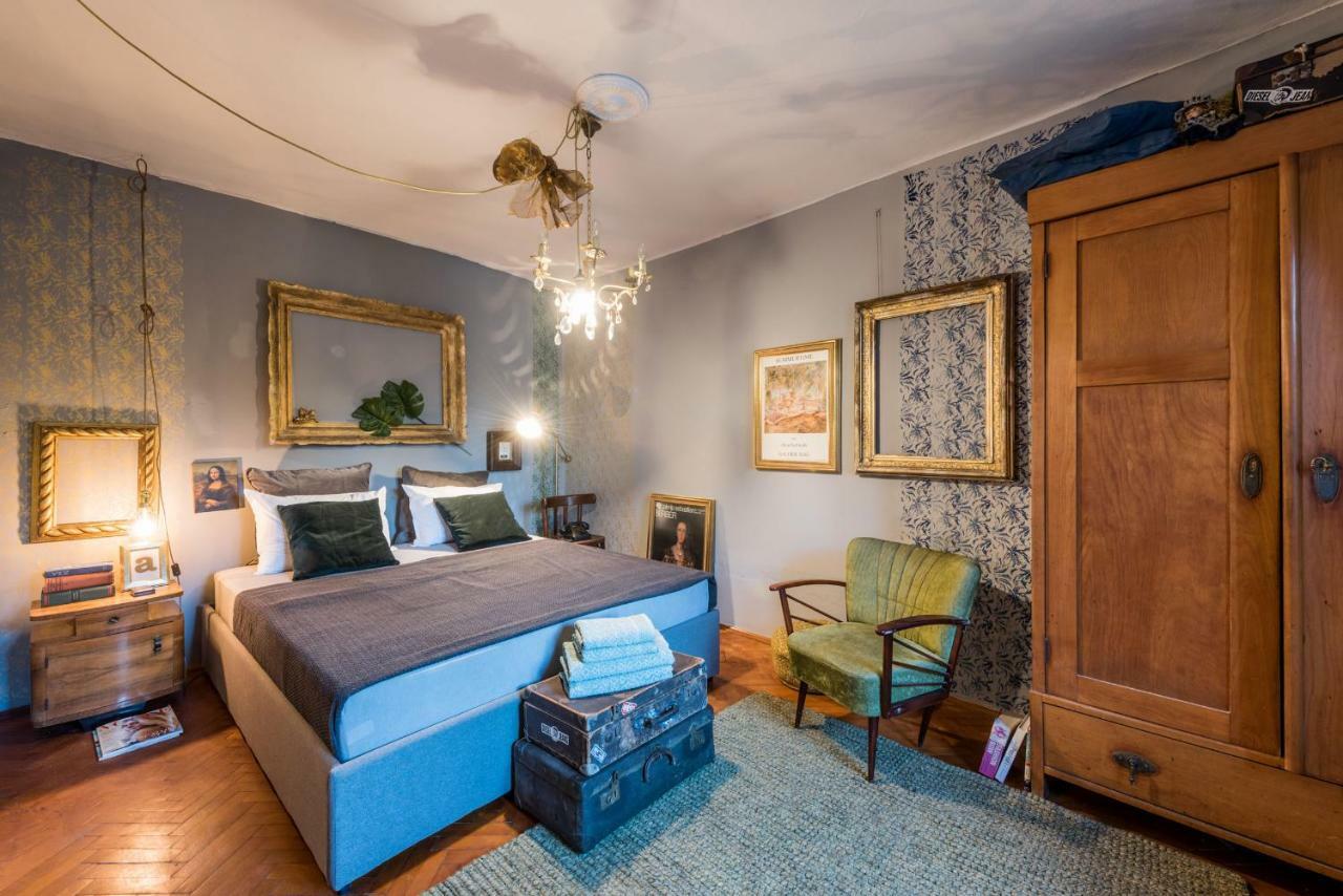 Apartment Livo Disno 12 *